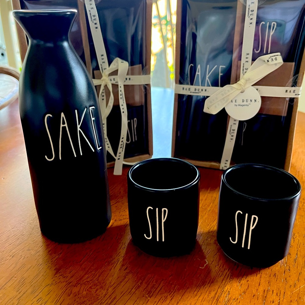 Rae Dunn Sake Set